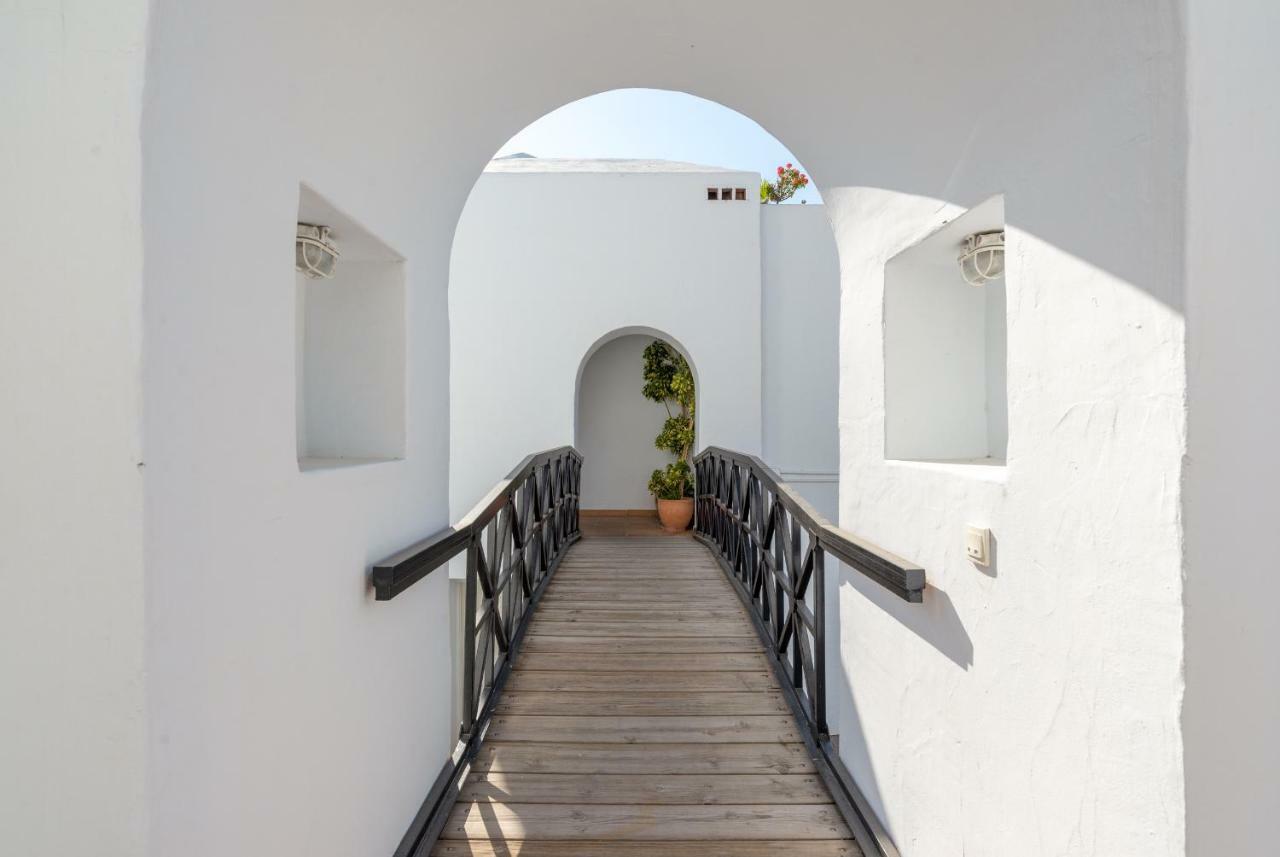 Luxury Duplex- 7 Minutes From The Beach 토레몰리노스 외부 사진