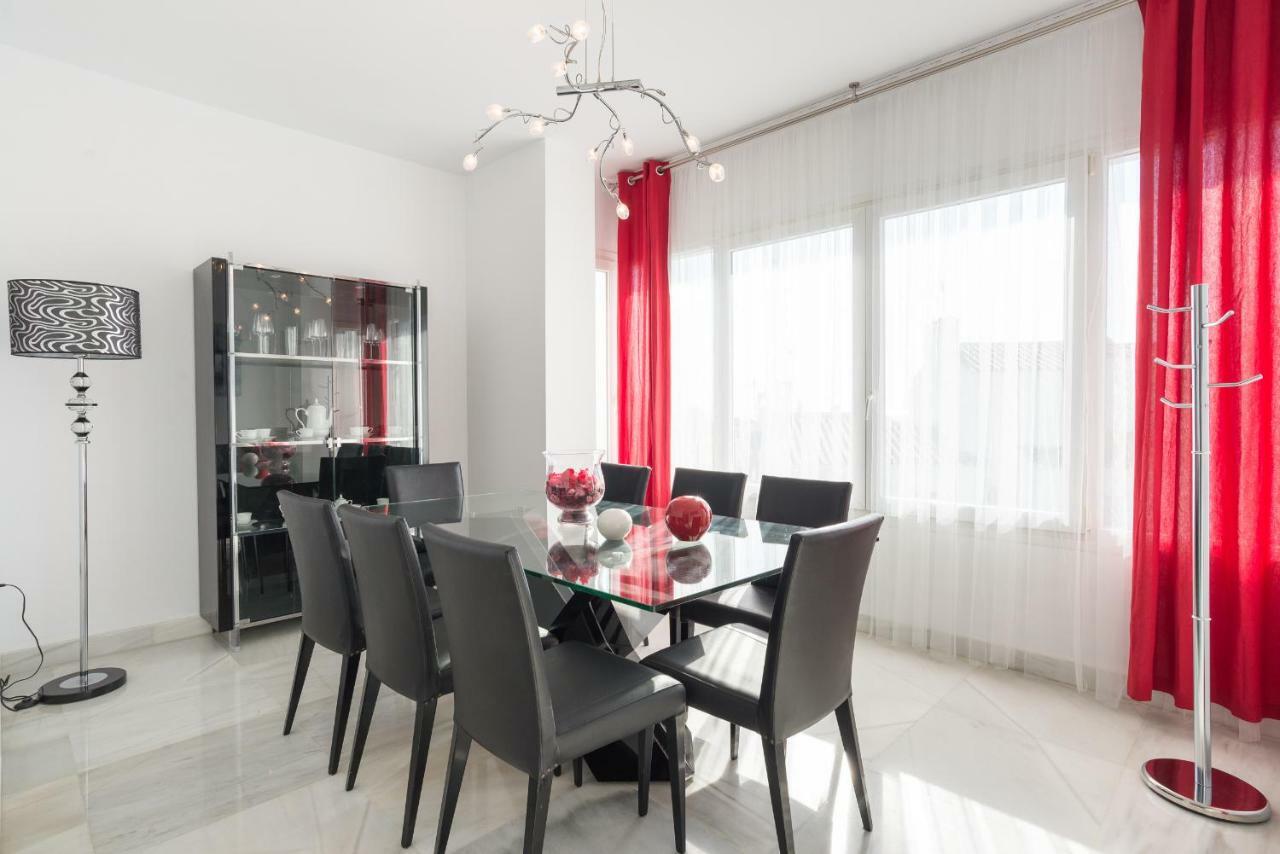 Luxury Duplex- 7 Minutes From The Beach 토레몰리노스 외부 사진
