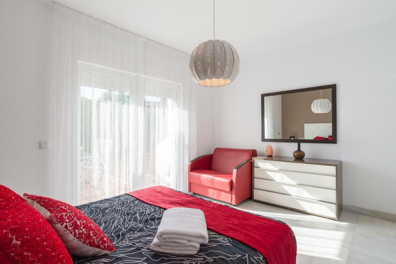 Luxury Duplex- 7 Minutes From The Beach 토레몰리노스 외부 사진