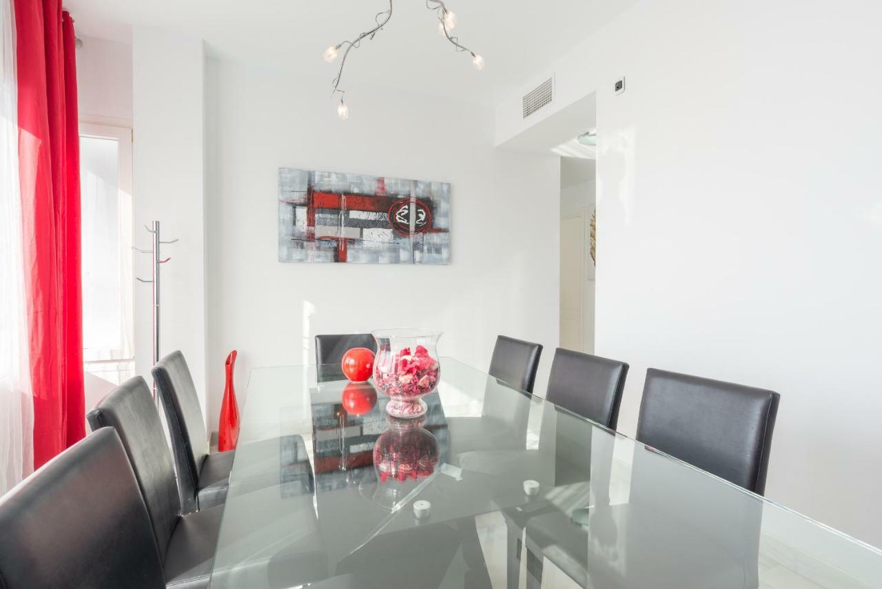 Luxury Duplex- 7 Minutes From The Beach 토레몰리노스 외부 사진
