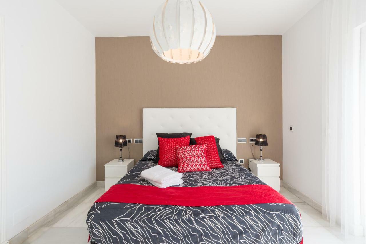Luxury Duplex- 7 Minutes From The Beach 토레몰리노스 외부 사진